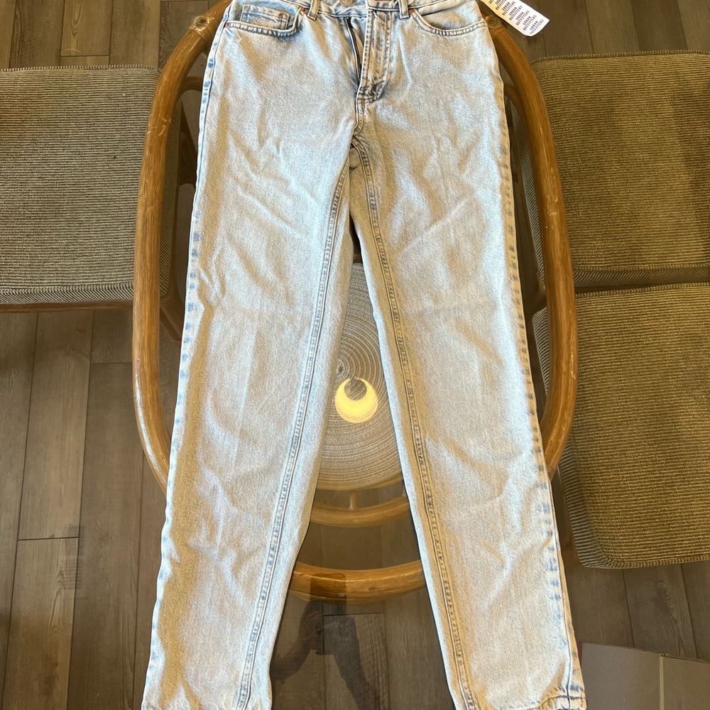 👖 BDG Mom High-Rise Jeans - Light Wash Urban Outfitters 👖